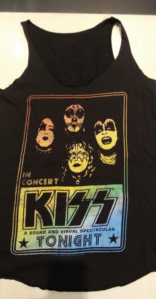 "Hot" tee. KISS
